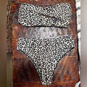 NWOT strapless high-waisted leopard bikini. Size Small